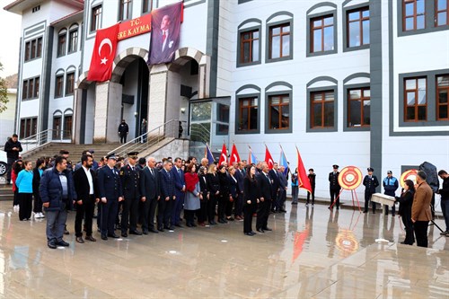 Büyük Önder Gazi Mustafa Kemal Atatürk'ün vefatının 85. yıl dönümü münasebetiyle Çelenk Sunma Töreni ve Anma Programı düzenlendi.