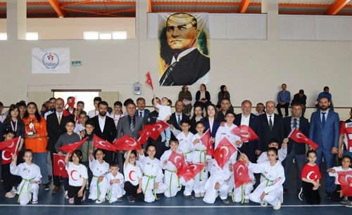19 Mayıs Atatürk'ü Anma Gençlik ve Spor Bayramının 104. Yıl dönümü İlçemizde Büyük Bir Coşkuyla Kutlandı.