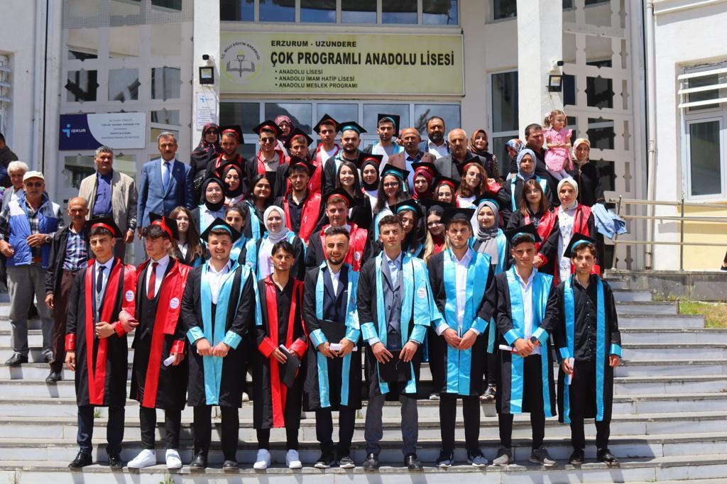 Sayın Kaymakamımız Kübra DEMİRER, Uzundere Çok Programlı Anadolu Lisesi Mezuniyet Töreni Programına Katıldı