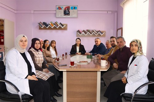 Sayın Kaymakamımız Kübra DEMİRER, Cemil Meriç Anadolu İmam Hatip Lisesini ziyaret etti.