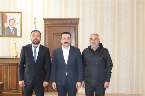 Kaymakamımız Sn. Muhammed Taha CANPOLAT'a, MHP İlçe Başkanı Onur ÇELİK ve Yönetim Kurulu Üyesi Ali KONAK'tan hayırlı olsun ziyareti.